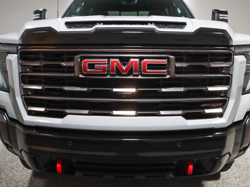 Used 2024 GMC Sierra 2500 AT4X AWD/4WD image 4
