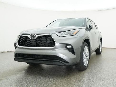 New 2026 Toyota Highlander Limited image 32