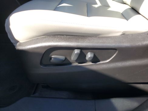 Used 2019 Cadillac XT4 Luxury image 12