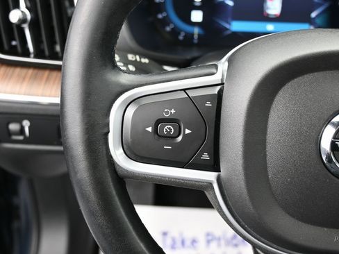 Used 2022 Volvo XC60 B5 Momentum w/ Climate Package image 20