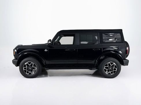 Used 2024 Ford Bronco Outer Banks AWD/4WD image 2