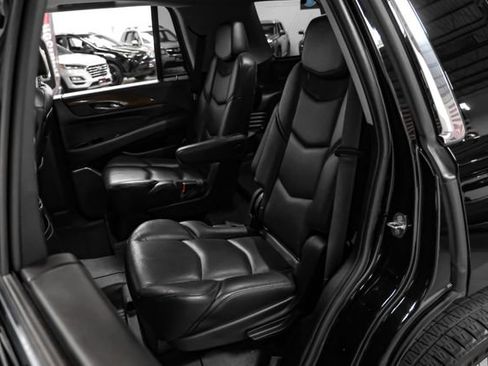 Used 2018 Cadillac Escalade Luxury RWD image 41