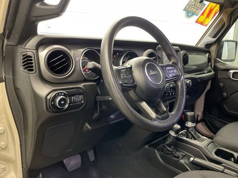Certified 2022 Jeep Wrangler Sport AWD/4WD image 18
