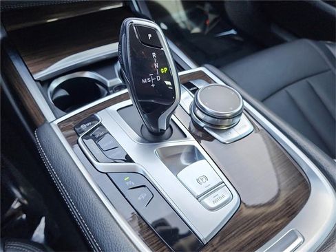 Used 2019 BMW 740i image 19