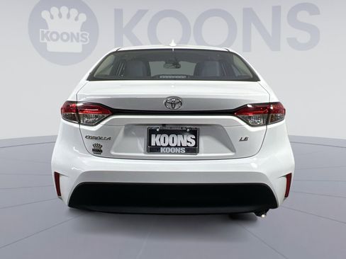 Used 2025 Toyota Corolla LE w/ LE Premium Package FWD image 10