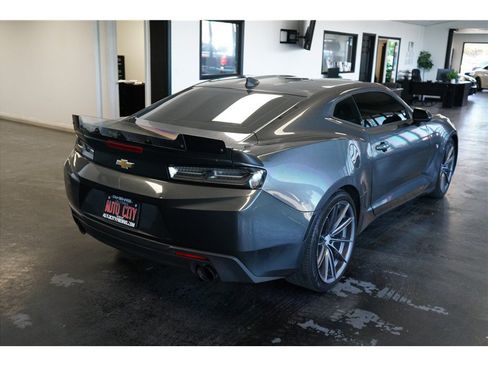Used 2018 Chevrolet Camaro LT RWD image 7