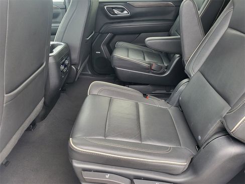 Used 2023 Chevrolet Suburban Premier image 16