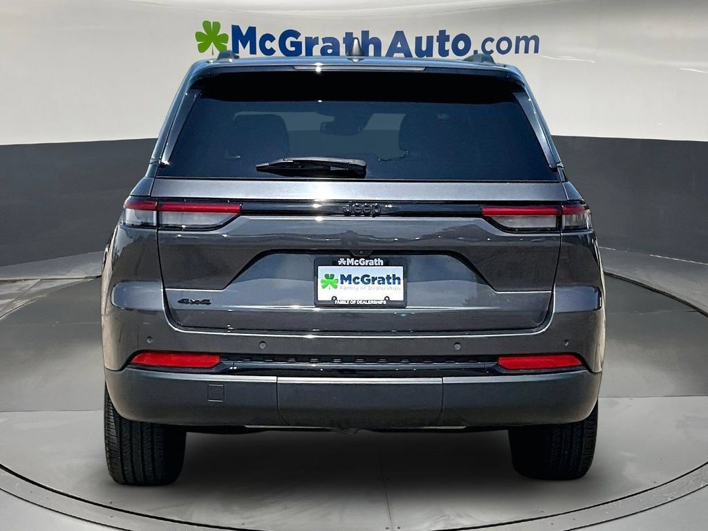 Used 2023 Jeep Grand Cherokee Altitude AWD/4WD image 6