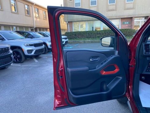 Used 2022 Nissan Frontier PRO-4X image 21
