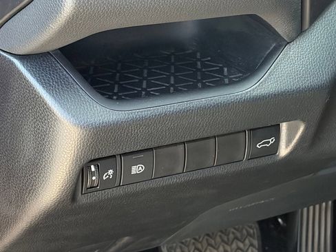 Used 2021 Toyota RAV4 XLE w/ Convenience Package FWD image 9
