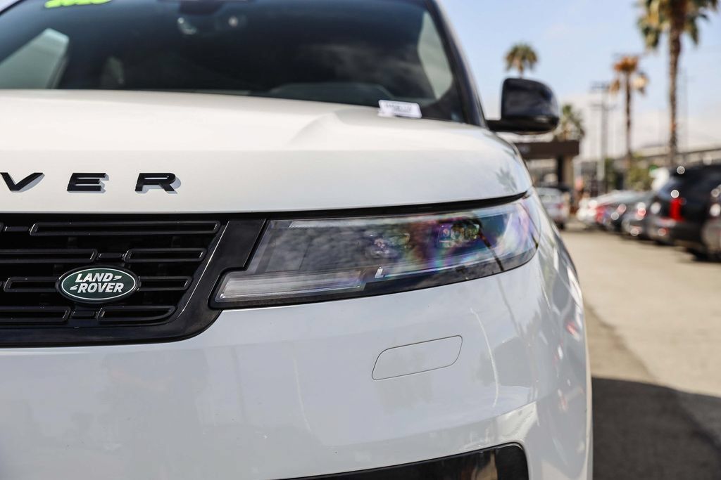 Used 2025 Land Rover Range Rover Sport SE AWD/4WD image 10
