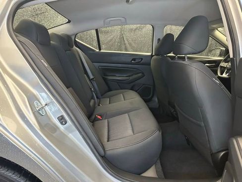 Used 2024 Nissan Altima 2.5 SV FWD image 17