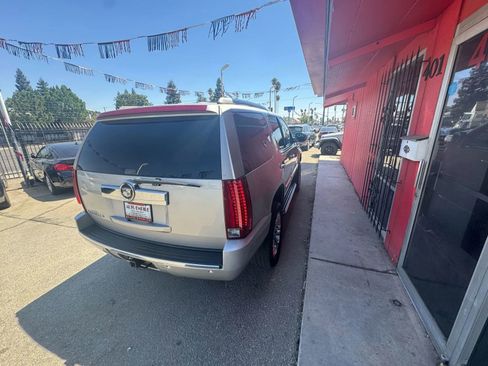 Used 2007 Cadillac Escalade AWD w/ Information Package image 5