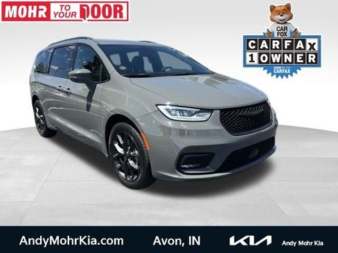 Used 2021 Chrysler Pacifica Touring-L w/ Uconnect Theater Family Group AWD/4WD image 1