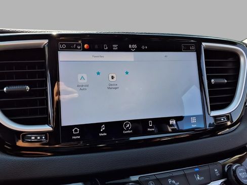 Used 2024 Chrysler Pacifica Touring-L FWD image 9