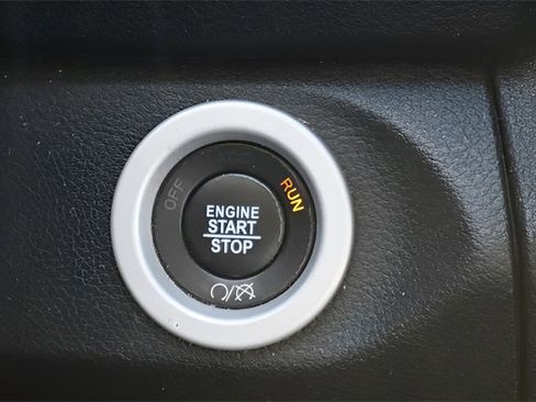 Used 2018 RAM 1500 Laramie w/ Convenience Group image 17