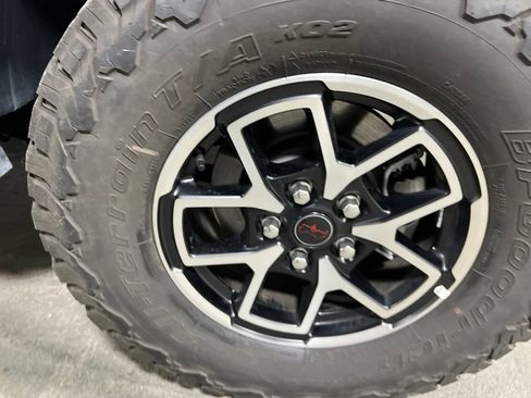 Used 2025 Jeep Wrangler Unlimited Rubicon AWD/4WD image 39