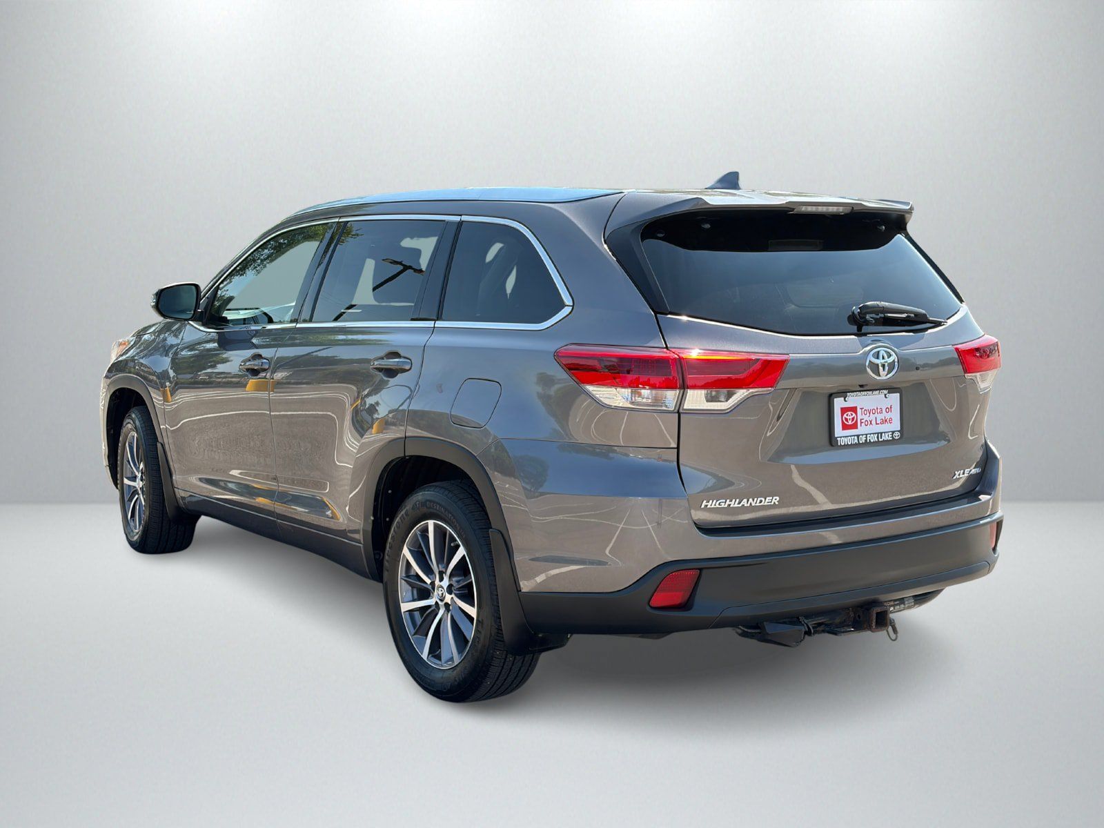 Used 2017 Toyota Highlander XLE AWD/4WD image 3