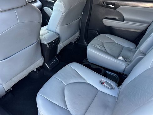 Used 2021 Toyota Highlander Platinum AWD/4WD image 26