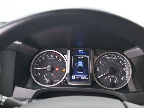 Used 2022 Toyota Tacoma SR5 w/ SR5 Appearance Package (SM) image 18