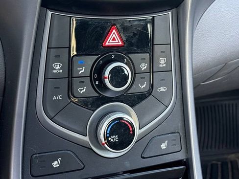 Used 2014 Hyundai Elantra SE w/ Option Group 02 FWD image 12
