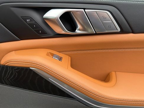 Certified 2022 BMW X7 xDrive40i w/ M Sport Package image 23