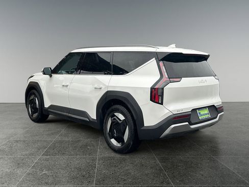 Used 2024 Kia EV9 Wind image 5