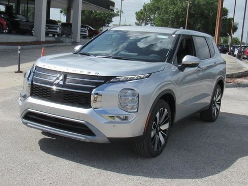 New 2025 Mitsubishi Outlander SE image 6