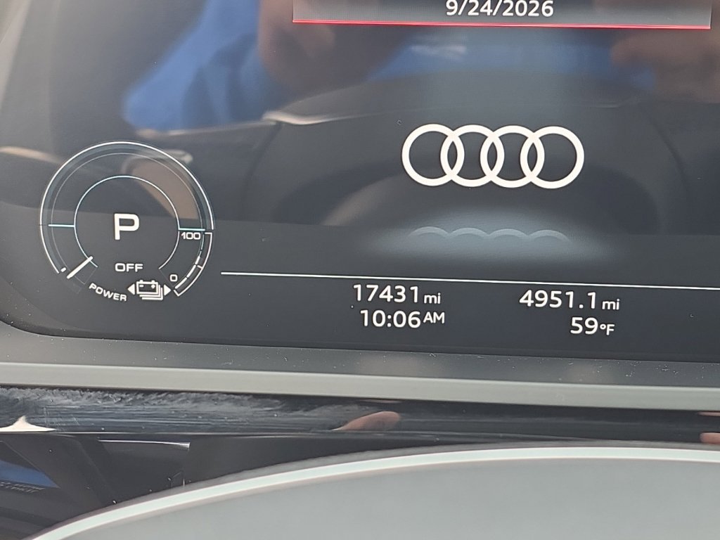 Used 2023 Audi e-tron Premium Plus w/ Premium Plus Package AWD/4WD image 15