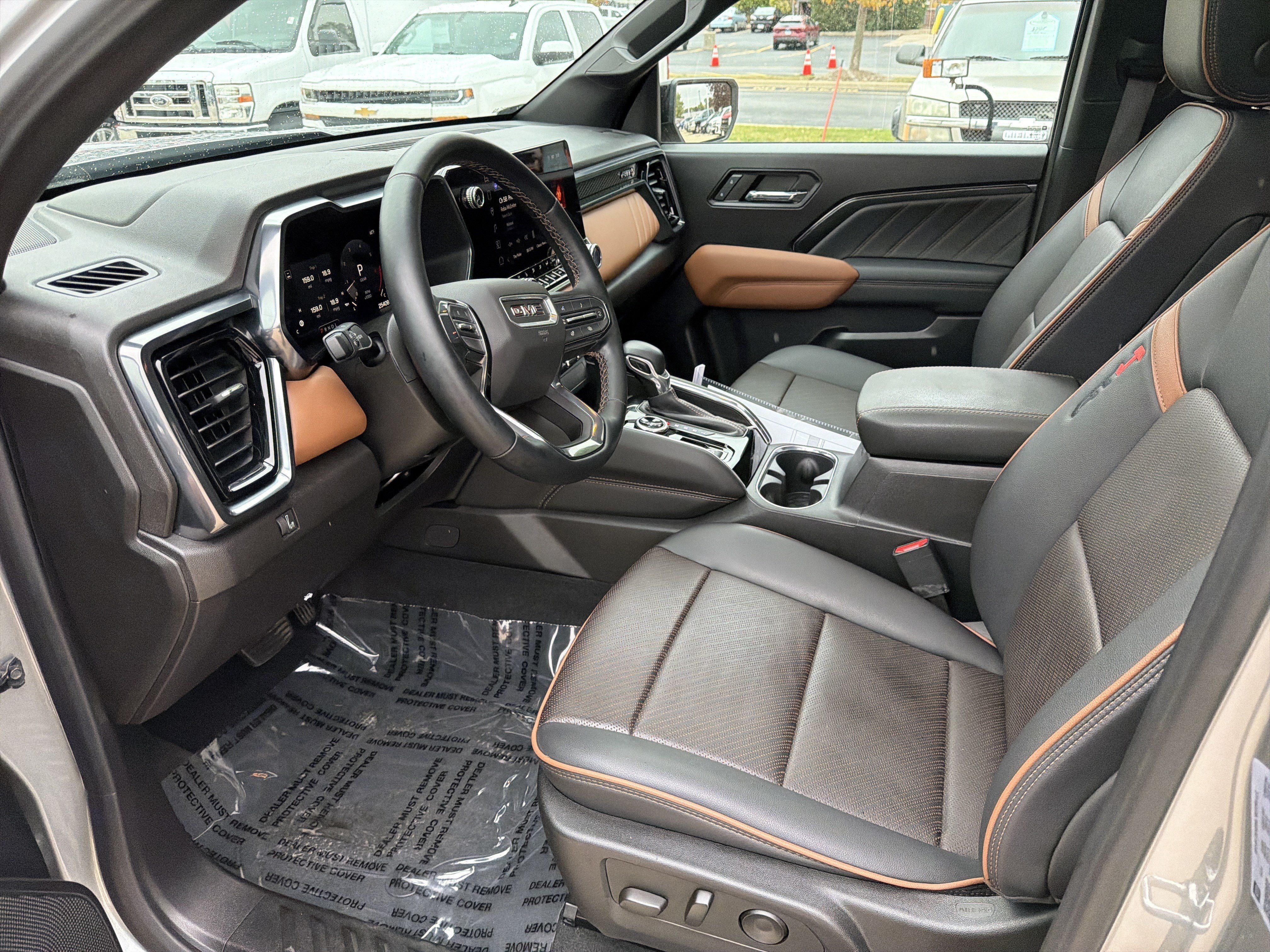 Used 2024 GMC Canyon AT4 w/ AT4 Premium Package AWD/4WD image 13