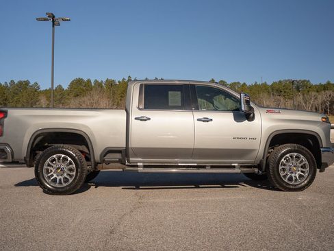 Used 2024 Chevrolet Silverado 2500 LTZ w/ LTZ Plus Package image 9