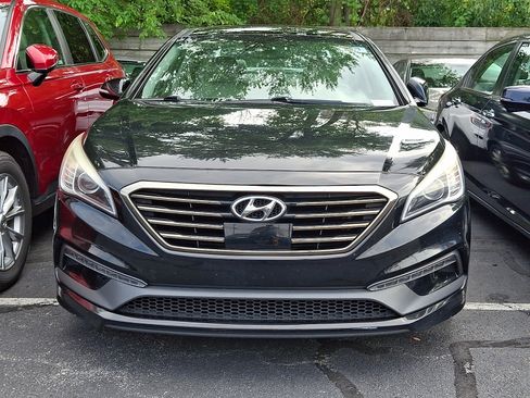 Used 2016 Hyundai Sonata Limited w/ Option Group 04 FWD image 2