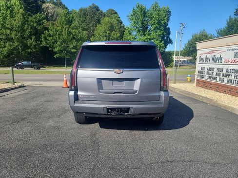 Used 2019 Cadillac Escalade Luxury AWD/4WD image 6