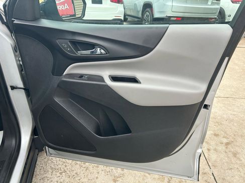 Used 2018 Chevrolet Equinox LS image 16