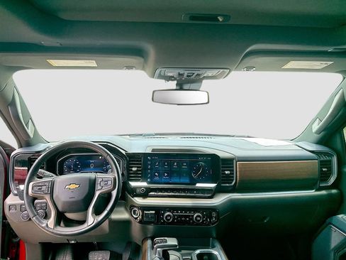 Used 2022 Chevrolet Silverado 1500 High Country w/ High Country Premium Package AWD/4WD image 23