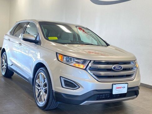 Used 2018 Ford Edge Titanium w/ Equipment Group 301A FWD image 2