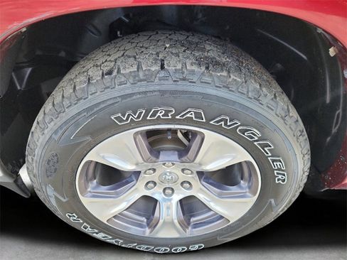 Used 2019 RAM 1500 Laramie image 18