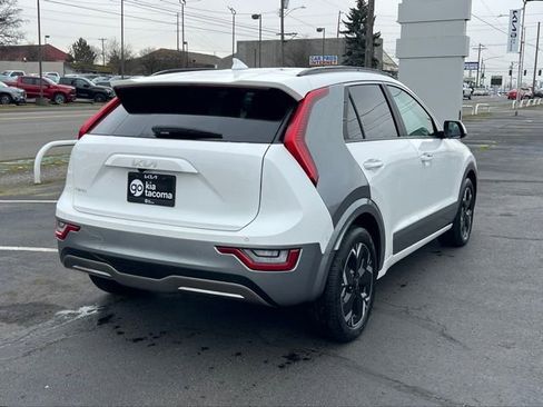 Certified 2024 Kia Niro Wave w/ Wave Preserve Package image 5