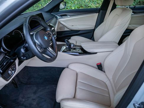 Used 2019 BMW 530e w/ Convenience Package image 27