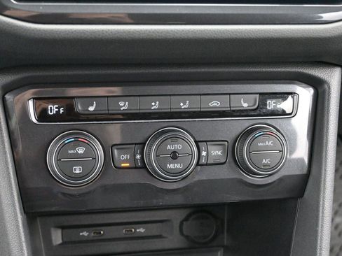 Used 2021 Volkswagen Tiguan SE image 21