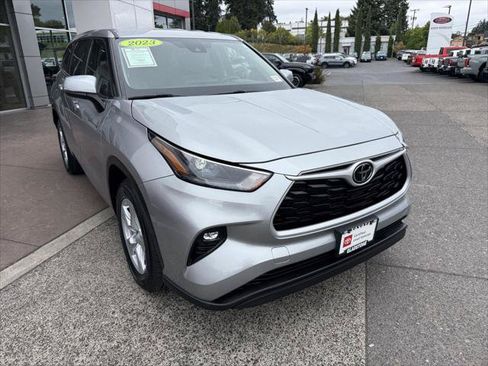 Certified 2023 Toyota Highlander LE FWD image 10