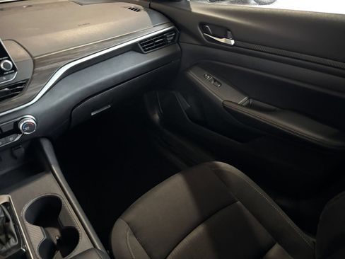 Used 2025 Nissan Altima 2.5 SV FWD image 34