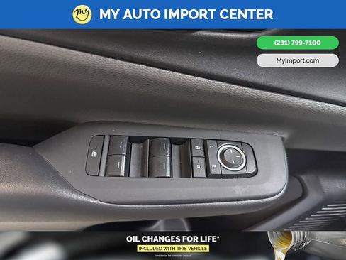 Used 2024 Toyota Prius XLE image 11