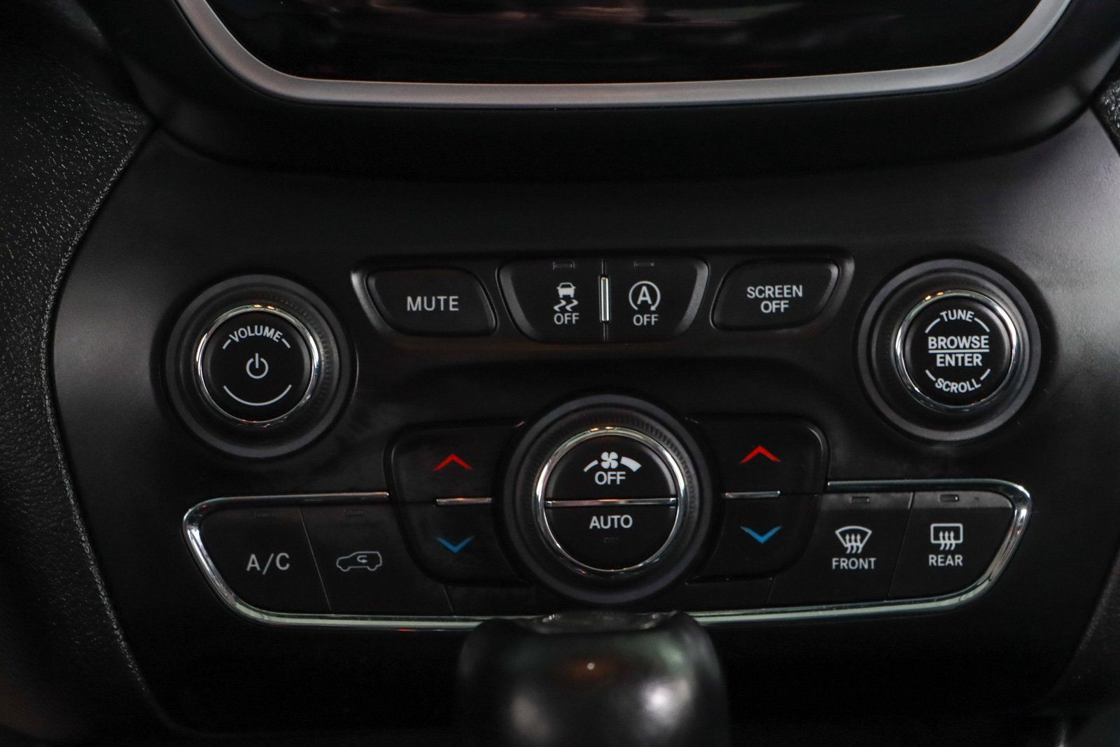 Used 2022 Jeep Cherokee Limited AWD/4WD image 20