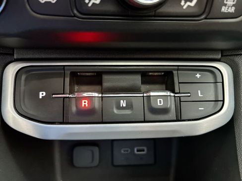 Used 2022 GMC Acadia SLE w/ Driver Convenience Package AWD/4WD image 18