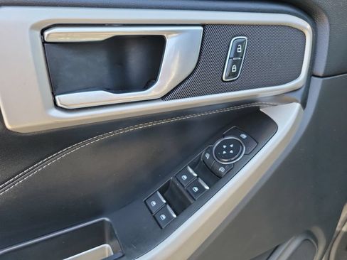 Used 2022 Ford Explorer XLT RWD image 28