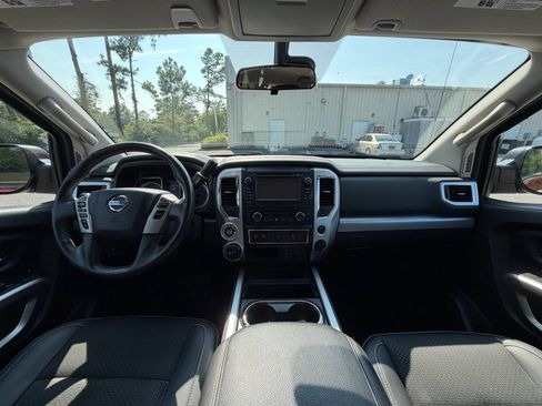 Used 2017 Nissan Titan PRO-4X AWD/4WD image 13
