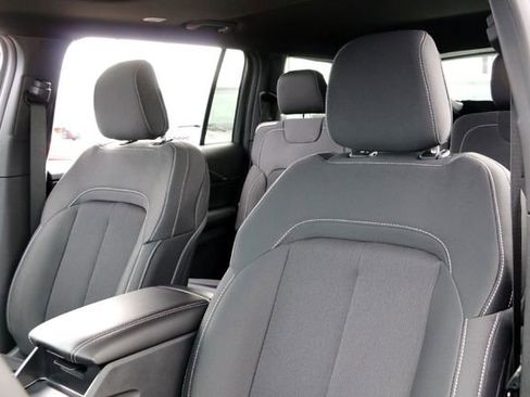 New 2025 Jeep Grand Cherokee L Laredo image 10