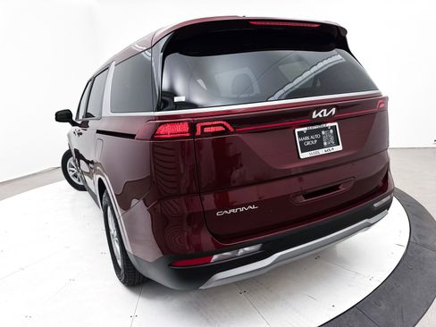 Used 2024 Kia Carnival LX image 7