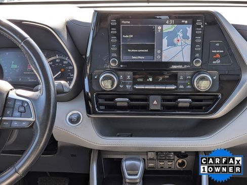Used 2021 Toyota Highlander XLE AWD/4WD image 21